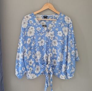 Beautiful floral sky blue and white womens blouse. XL, loose fit. NWT
